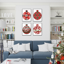 Laden Sie das Bild in den Galerie-Viewer, Christbaumkugeln Weihnachten DIN A4 Weihnachtsbilder Weihnachtsposter Weihnachtsdeko Wandbilder 4er Set
