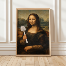 Laden Sie das Bild in den Galerie-Viewer, Lustiges Poster Mona Lisa mit Klobürste Badezimmer Nase zu Humorvolle Wanddeko für Toilette, Gäste-WC, Badezimmer Deko WC Humor Mona Lisa witzig
