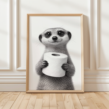 Laden Sie das Bild in den Galerie-Viewer, Lustiges Badezimmer Poster Erdmännchen mit Klopapier Humorvolle Wanddeko für Toilette, Gäste-WC, Badezimmer Deko WC Humor Tiere witziges Erdmännchen
