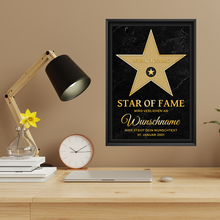 Laden Sie das Bild in den Galerie-Viewer, Personalisiertes Star of Fame Poster Gold Design – Hollywood Stern mit Name – Wunschtext &amp; Datum – Edles Geschenk Geburtstag, Jubiläum, Auszeichnung
