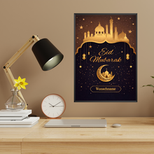 Laden Sie das Bild in den Galerie-Viewer, Personalisiertes Eid Mubarak Poster – Edles Wandbild in Goldoptik mit Moschee, Mond &amp; Laternen – Festliche Dekoration zum Zuckerfest

