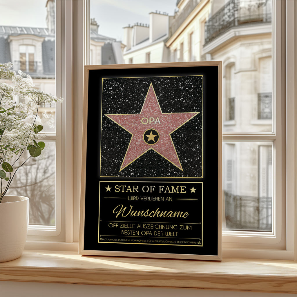 Opa Star of Fame Urkunde im Holzrahmen auf der Fensterbank