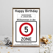 Laden Sie das Bild in den Galerie-Viewer, 5. Geburtstag Geschenk personalisiert Verkehrszeichen Deko Geburtstagsgeschenk Happy Birthday Geburtstagskarte
