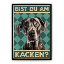 Laden Sie das Bild in den Galerie-Viewer, Deutsche Dogge - Bist du am Kacken? Hunde Poster Badezimmer Gästebad Wandbild Klo Toilette Dekoration Lustiges Gäste-WC Bild DIN A4
