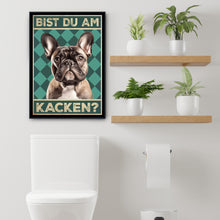Laden Sie das Bild in den Galerie-Viewer, Französische Bulldogge - Bist du am Kacken? Hunde Poster Badezimmer Gästebad Wandbild Klo Toilette Dekoration Lustiges Gäste-WC Bild DIN A4
