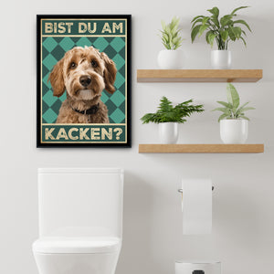 Goldendoodle - Bist du am Kacken? Hunde Poster Badezimmer Gästebad Wandbild Klo Toilette Dekoration Lustiges Gäste-WC Bild DIN A4