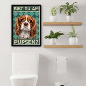Cavalier King Charles Spaniel - Bist du am Pupsen? Hunde Poster Badezimmer Gästebad Wandbild Klo Toilette Dekoration Lustiges Gäste-WC Bild DIN A4