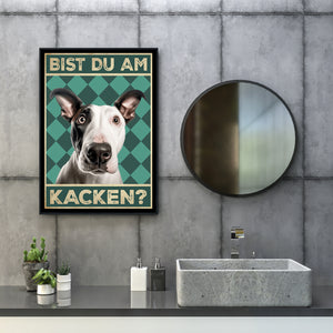Bullterrier - Bist du am Kacken? Hunde Poster Badezimmer Gästebad Wandbild Klo Toilette Dekoration Lustiges Gäste-WC Bild DIN A4