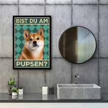 Laden Sie das Bild in den Galerie-Viewer, Shiba Inu - Bist du am Pupsen? Hunde Poster Badezimmer Gästebad Wandbild Klo Toilette Dekoration Lustiges Gäste-WC Bild DIN A4
