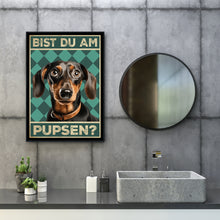 Laden Sie das Bild in den Galerie-Viewer, Dackel - Bist du am Pupsen? Hunde Poster Badezimmer Gästebad Wandbild Klo Toilette Dekoration Lustiges Gäste-WC Bild DIN A4

