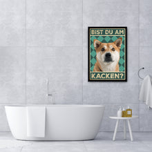 Laden Sie das Bild in den Galerie-Viewer, Akita Inu - Bist du am Kacken? Hunde Poster Badezimmer Gästebad Wandbild Klo Toilette Dekoration Lustiges Gäste-WC Bild DIN A4
