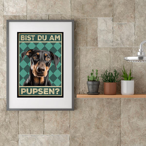 Dobermann - Bist du am Pupsen? Hunde Poster Badezimmer Gästebad Wandbild Klo Toilette Dekoration Lustiges Gäste-WC Bild DIN A4
