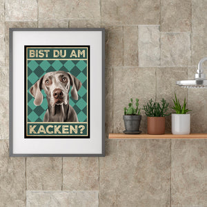 Weimaraner - Bist du am Kacken? Hunde Poster Badezimmer Gästebad Wandbild Klo Toilette Dekoration Lustiges Gäste-WC Bild DIN A4