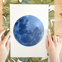 Laden Sie das Bild in den Galerie-Viewer, Blauer Mond Poster – Wandbild Wohnzimmer Küche Flur Schlafzimmer Zuhause Wanddeko
