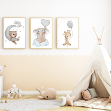 Laden Sie das Bild in den Galerie-Viewer, Süße Tiere 3er Set DIN A4 Kinderzimmer Wandbilder Babyzimmer Poster Dekoration Bär Elefant Giraffe
