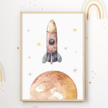 Laden Sie das Bild in den Galerie-Viewer, Pastell Weltraum Stern Mond Regenbogen Rakete Bilder 6er Set DIN A4 Kinderzimmer Wandbilder Babyzimmer Poster Dekoration
