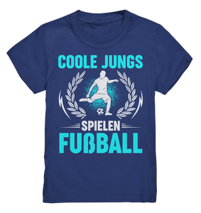 Coole Jungs spielen Fußball Shirt Fußballspieler Geschenk Kinder T-Shirt