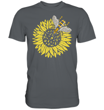 Laden Sie das Bild in den Galerie-Viewer, Biene Sonnenblumen T-Shirt Gärtner Imker Geschenk Garten

